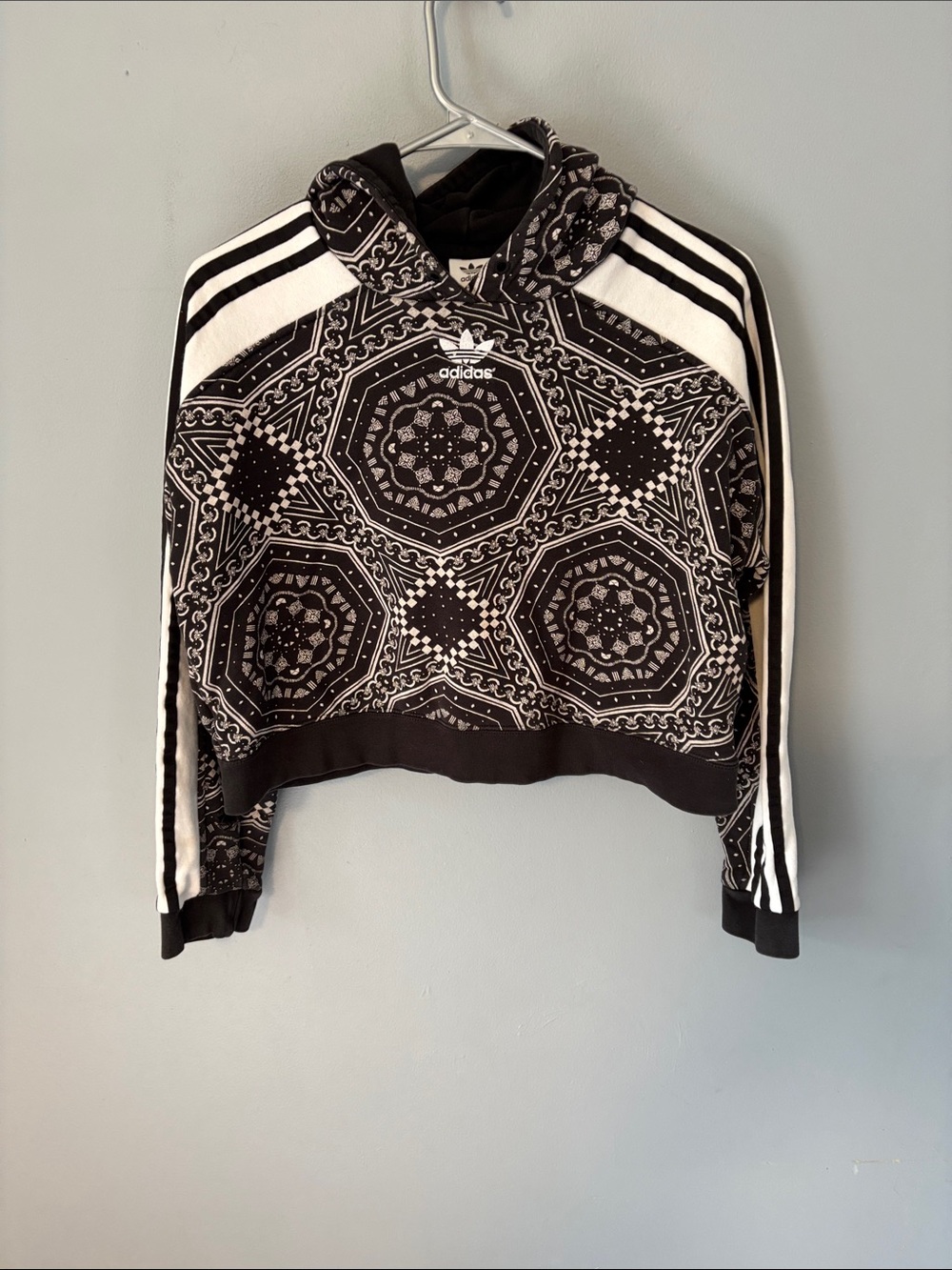 adidas Black & White Bandana-Print Cropped Hoodie
